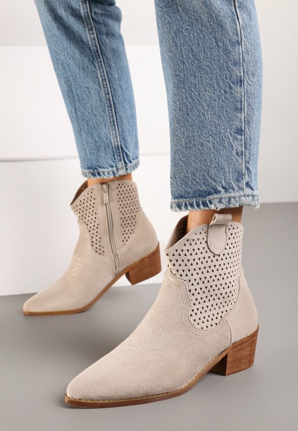Jasnobeżowe Botki Kowbojki Vices na Słupku z Ażurową Cholewką Elfedi