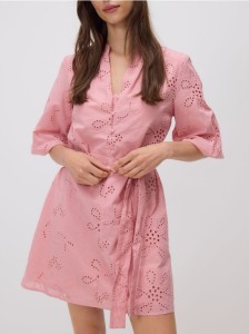 Ażurowa sukienka mini - pastelowy róż