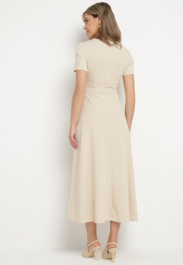 Beżowa Rozkloszowana Sukienka Ozdobiona Paskiem Desianna