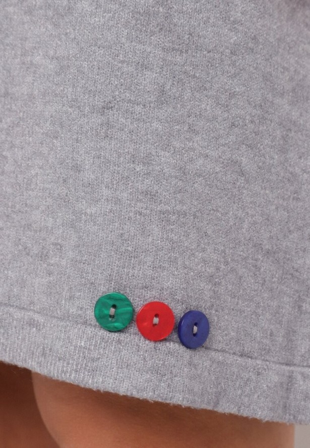 Szara Dzianinowa Sukienka z Wiskozą o T-shirtowym Kroju z Ozdobnymi Guziczkami Arissana