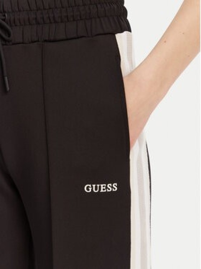 Guess Spodnie dresowe V5GB12 KCRU2 Czarny Regular Fit