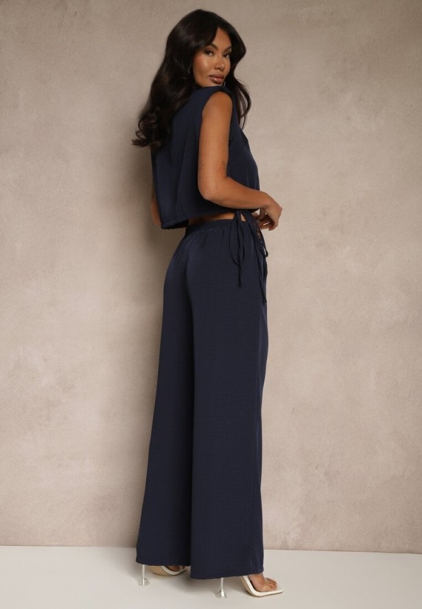 Granatowy Komplet Spodnie o Szerokim Kroju i Kopertowa Bluzka ze Ściągaczem Reavilora