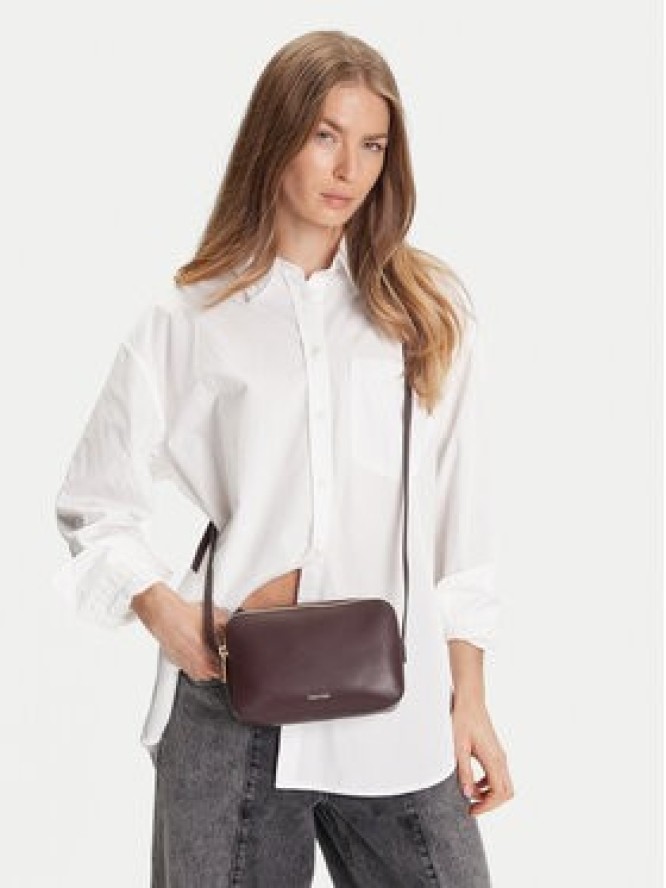 Calvin Klein Torebka Foil Logo Elongated Camera Bag LV04F3276G Bordowy