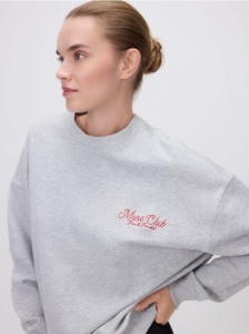 Bluza z haftowanym napisem - jasnoszary