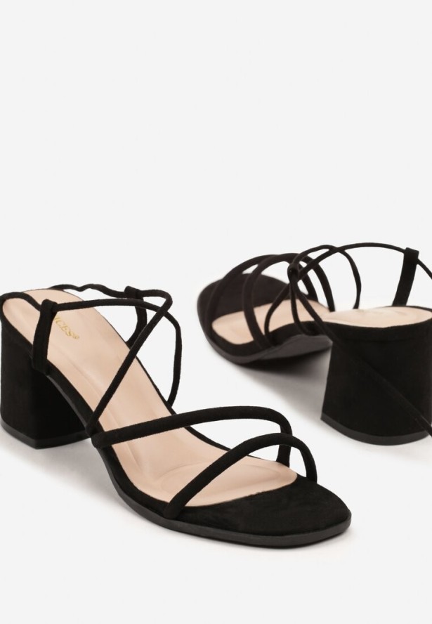 Czarne Sandały Vices na Obcasie Ozdobione Wiązaniem Ataniaria