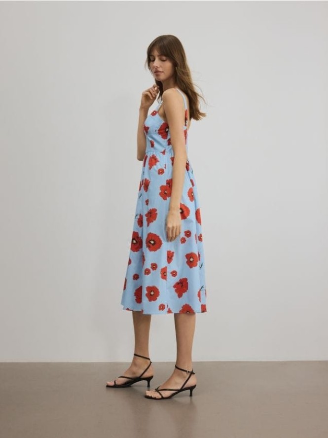 Sukienka midi w kwiaty - jasnoniebieski