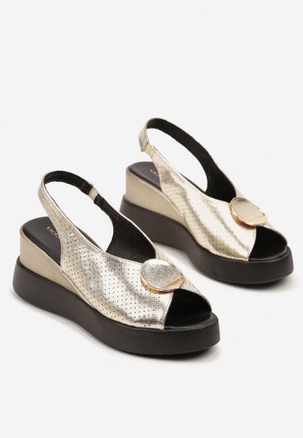 Złote Sandały Vices na Koturnie Ażurowe z Ozdobą Aterina