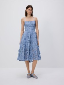 Sukienka z kwiatową aplikacją - jasnoniebieski