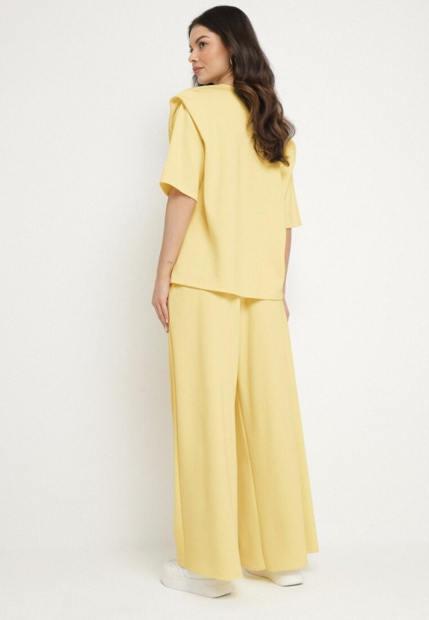 Żółty Komplet z Wiskozą Szerokie Spodnie i Bluzka z Dekoltem w Serek Zeilora