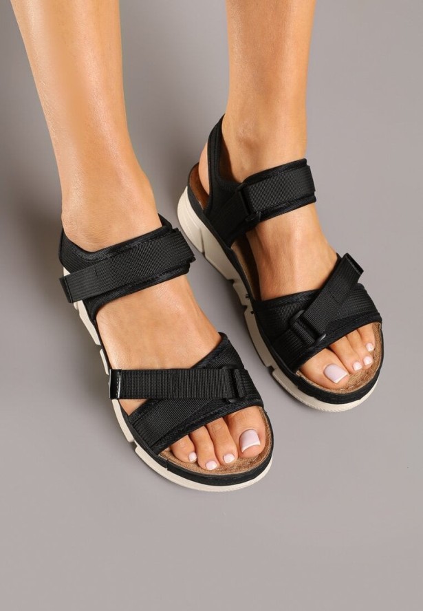 Czarne Sandały ze Skórzaną Wkładką i Geometrycznymi Paskami Tosmelia