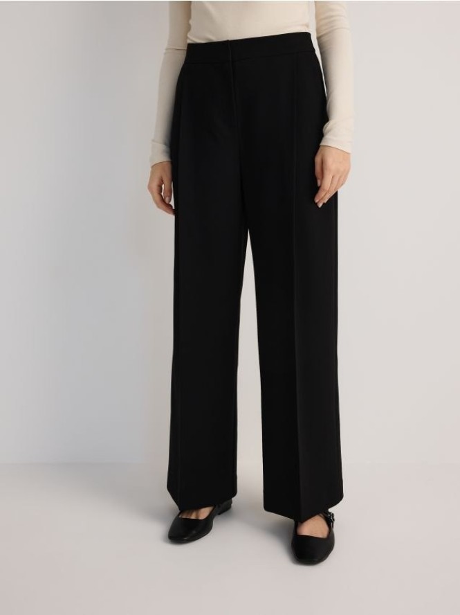 Szerokie spodnie z kantem - czarny