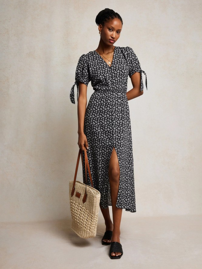 Sukienka damska midi z wiskozy z motywem kwiatowym czarna Paregi 906