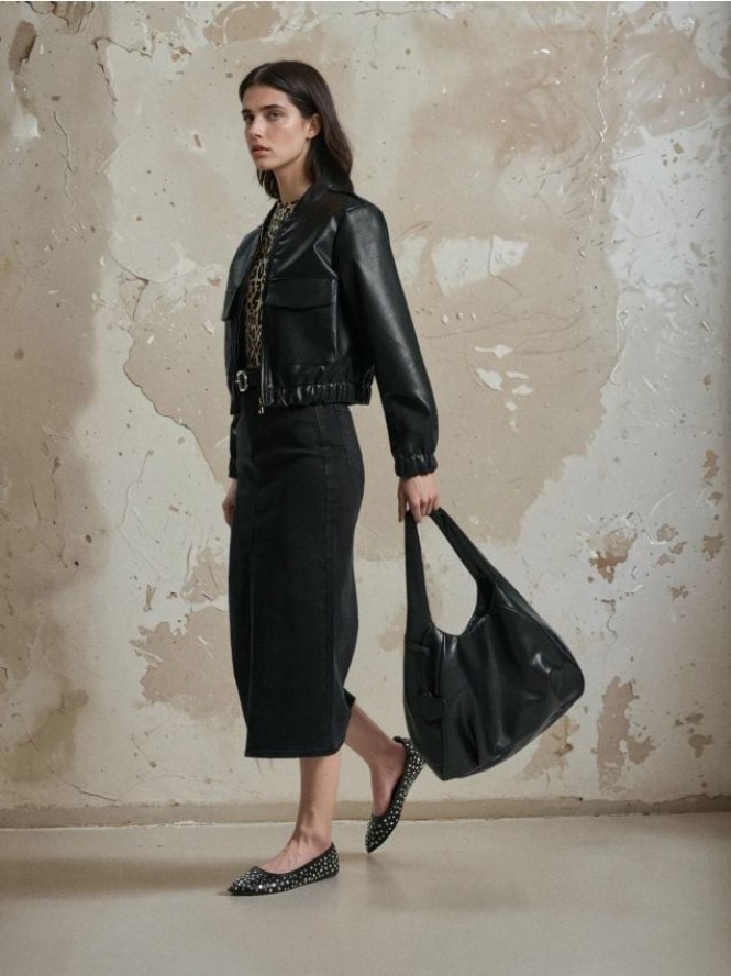 Torebka hobo w minimalistycznym stylu - czarny