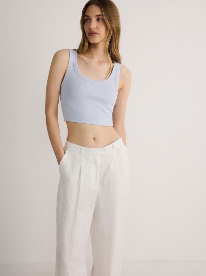 Krótki top na ramiączkach - jasnoniebieski