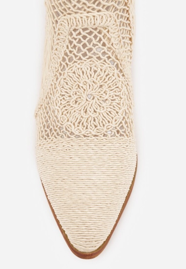 Beżowe Botki Kowbojki VICES na Niskim Stożku z Ażurową Cholewką Azinessa