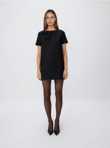 Sukienka z kwiatową aplikacją - czarny