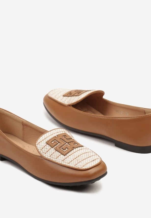 Brązowe Mokasyny z Tweedowymi Zdobieniami i Geometryczną Naszywką Teliswena