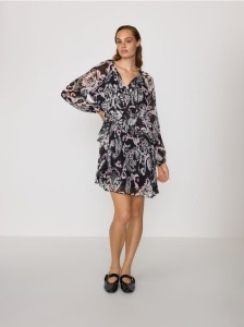 Wzorzysta sukienka mini - wielobarwny