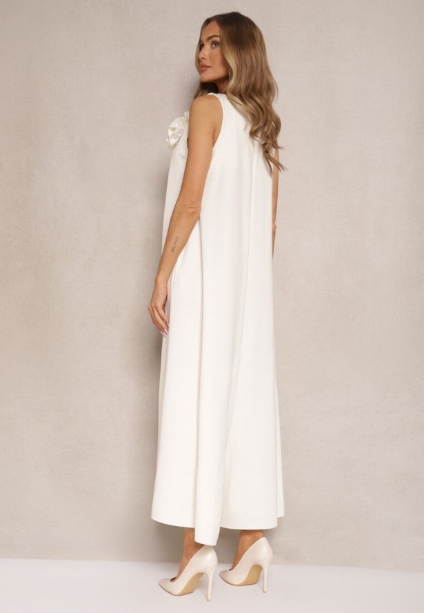 Jasnobeżowy Kombinezon z Wiskozą Ozdobiona Kwiatem Broszką 3D Solio