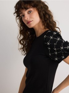 Bluzka z ozdobnymi rękawami - czarny