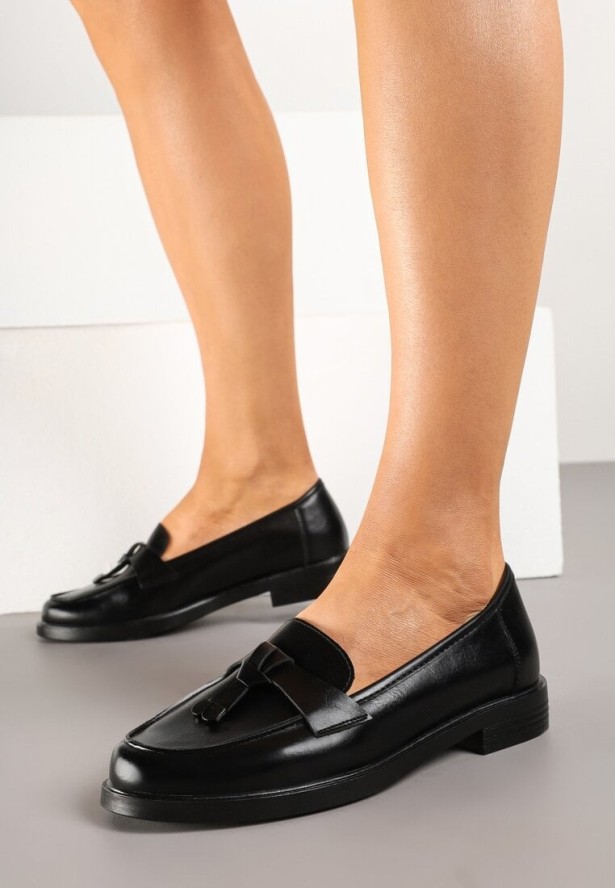 Czarne Mokasyny z Frędzlami i Skórzaną Wkładką Nithdra