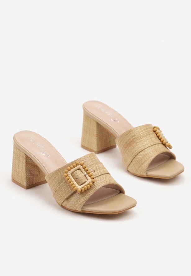 Brązowe Klapki na Obcasie z Ozdobną Klamrą Sefivana