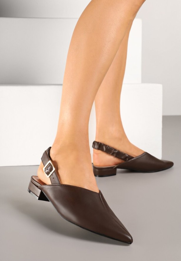 Brązowe Sandały ze Szpiczastym Noskiem i Sprzączką Jeneliena