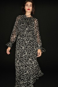 Rozkloszowana sukienka maxi czarna