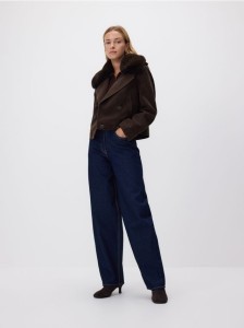 Kurtka z futrzanym kołnierzem - ciemnobrązowy