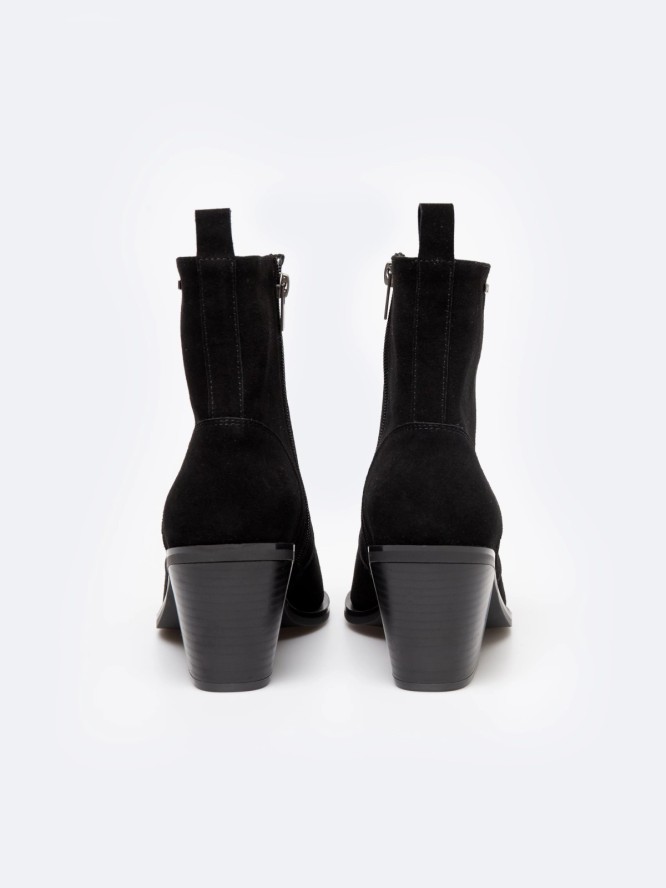 Botki damskie kowbojki ze skóry naturalnej zamszowej czarne SS274472 906