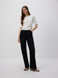 Dzianinowa bluzka z wiskozą - złamana biel