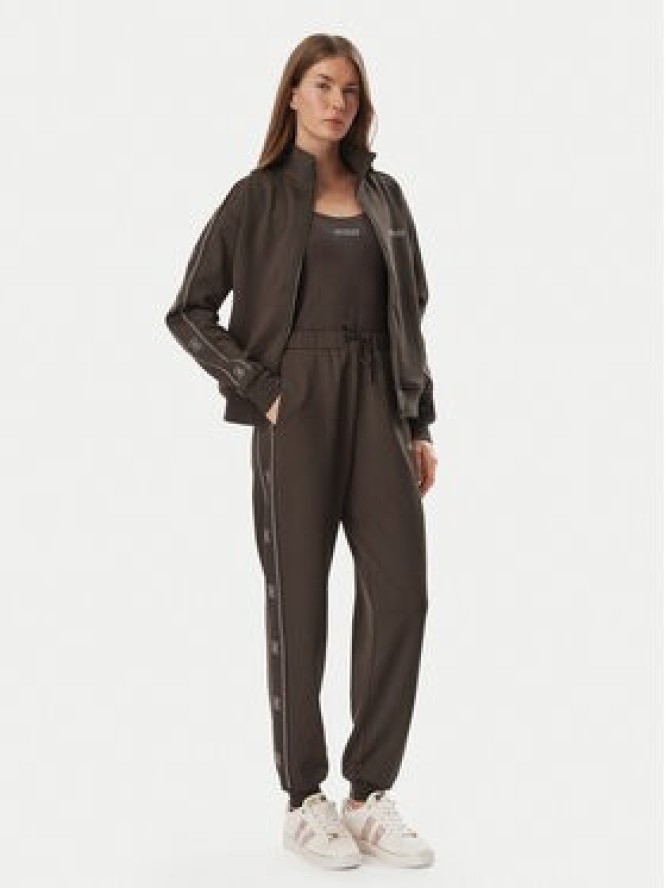 Guess Spodnie dresowe V5BB23 KCX22 Brązowy Regular Fit