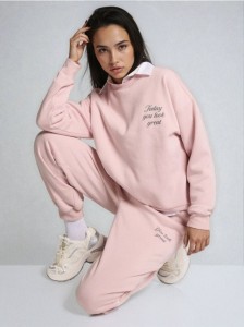 Sneakersy z siateczką i grubą podeszwą - kremowy