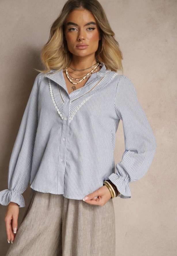 Jasnoniebieska Koszula z Bawełną Ozdobione Paskami i Falbanką Arririnea