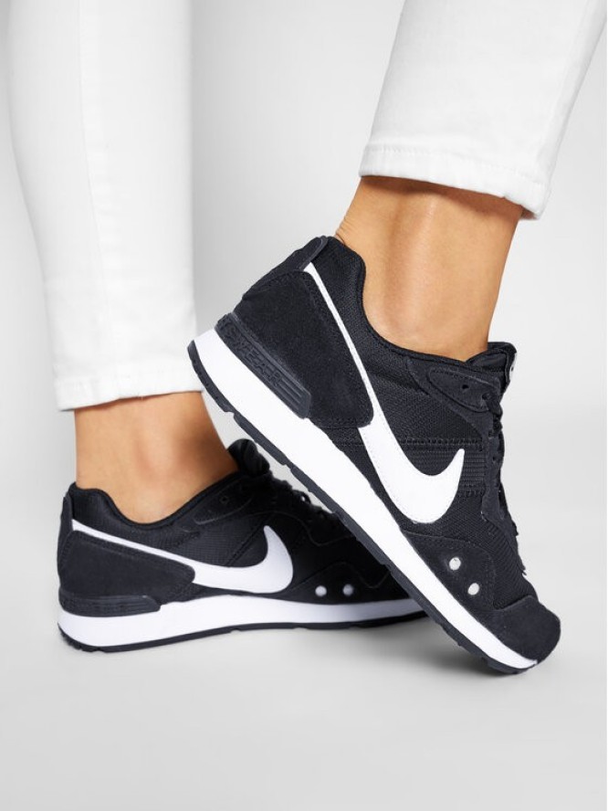 Nike Sneakersy Venture Runner CK2948 001 Czarny