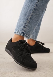 Czarne Sneakersy z Podwójnym Sznurowaniem i Geometrycznymi Wstawkami Adrearah