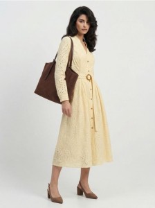 Ażurowa sukienka szmizjerka midi z paskiem - kremowy