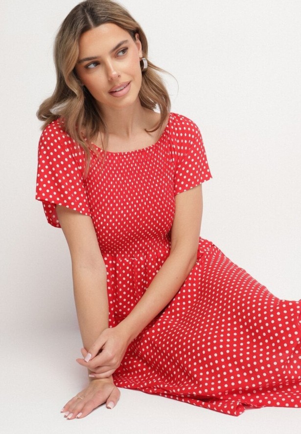Czerwona Sukienka z Bawełny o Rozkloszowanym Kroju w Kropeczki Lisadrisa