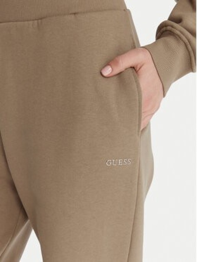 Guess Spodnie dresowe V6RB15 K9V31 Beżowy Regular Fit