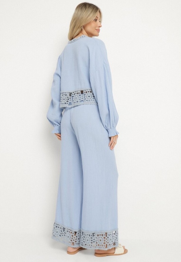 Jasnoniebieski Bawełniany Komplet z Ażurowymi Zdobieniami Bluzka i Spodnie Palaniela