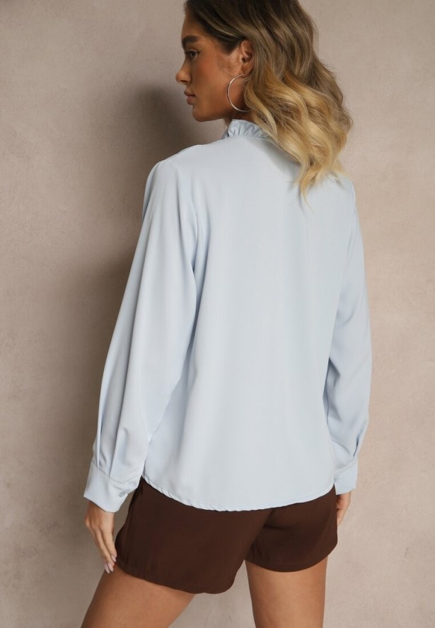 Jasnoniebieska Bluzka z Dekoltem w Kształcie Litery V Zdobionym Falbanką Davissia