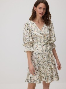 Sukienka w kwiatowy wzór - wielobarwny