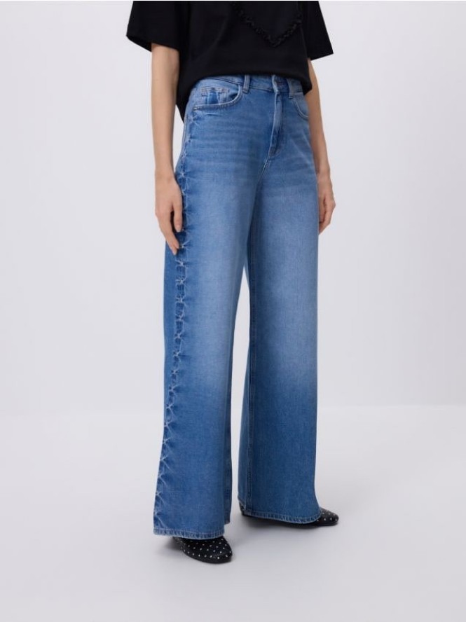 Jeansy wide leg z okuciami - niebieski