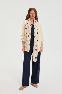 Szal w kropki beżowy