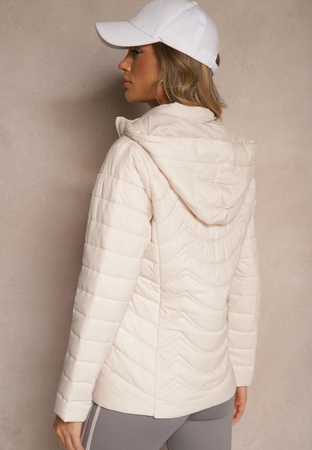 Jasnobeżowa Kurtka z Pikowanymi Przeszyciami i Odpinanym Kapturem Natisne