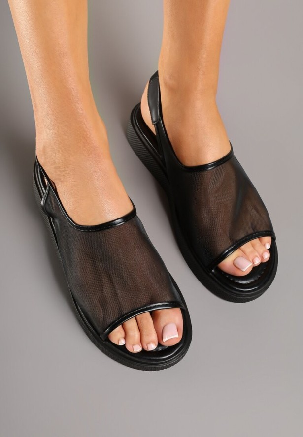 Czarne Sandały Ozdobione Paskiem Hirmoi