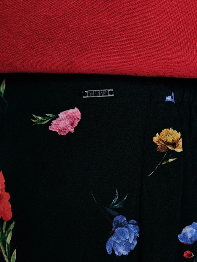 Spódnica damska midi z wiskozy z motywem kwiatowym czarna Brie 906