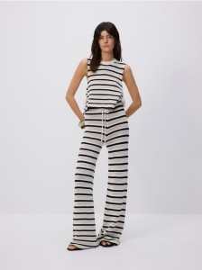 Dzianinowy top z wiązaniem - wielobarwny