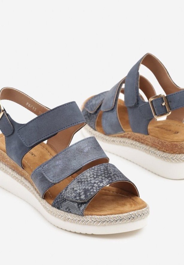 Niebieskie Sandały z Plecionym Paskiem na Koturnie i Paskami na Rzepy Adarila