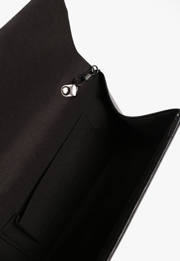 Czarna Torebka Typu Kopertówka Ozdobiona Rączką Latamella